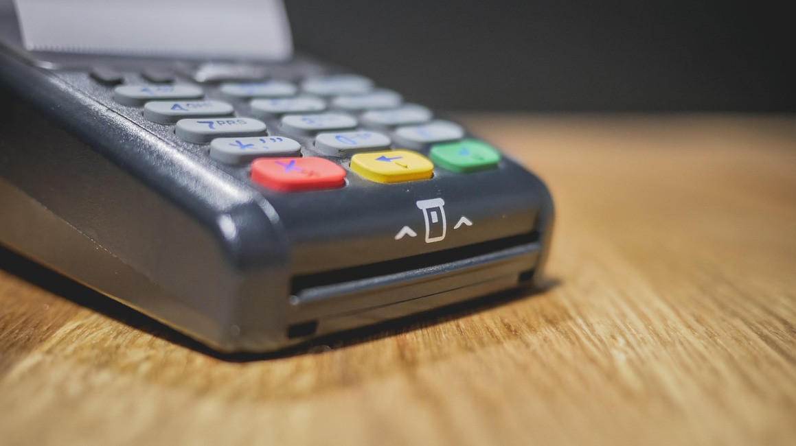 pos terminal device at counter
